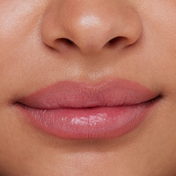 Essence Cosmetics Matte Comfort Perfilador De Labios 03-Soft Beige 0,3g